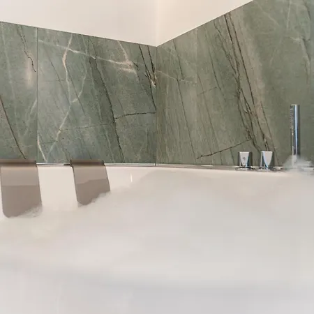 Aida Luxury House - Jacuzzi In Brindisi
